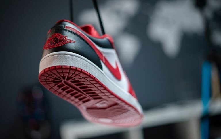 online sneaker shopping